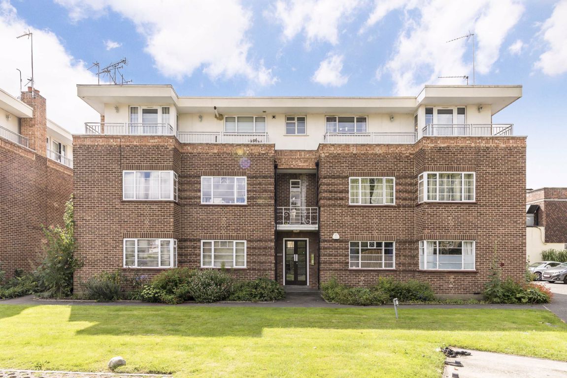 Snellers 2 bedroom property for sale in London Road, Twickenham £