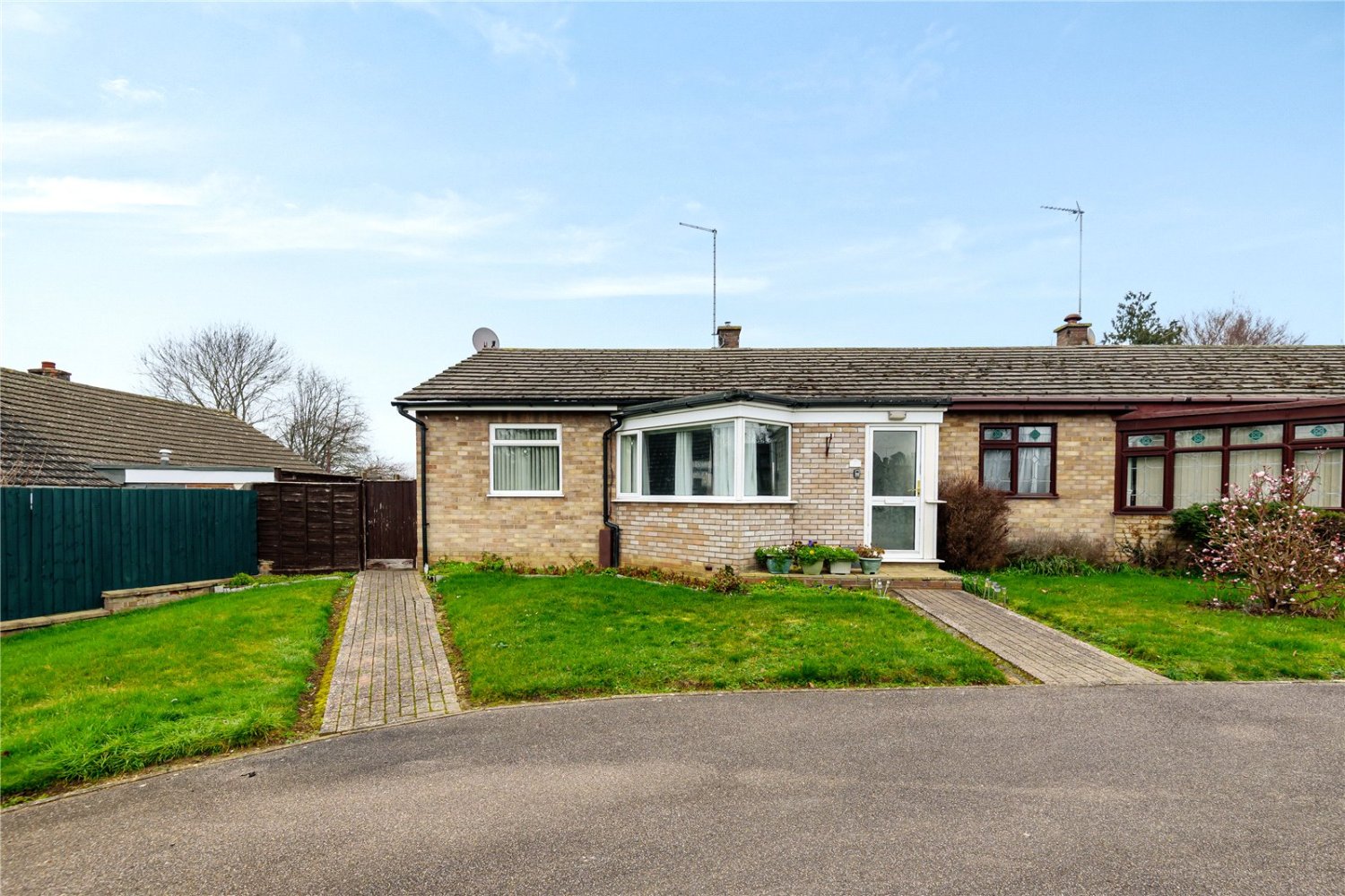 JacksonStops 2 bedroom property for sale in Holland Park, Cheveley