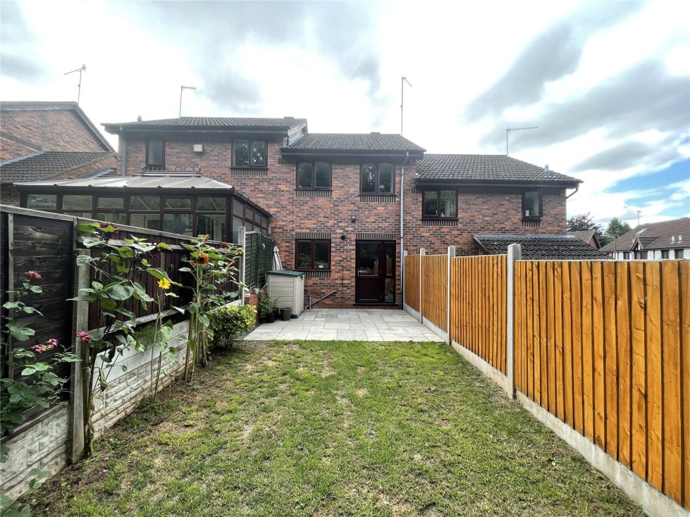 2 bedroom property for sale in Whinchat Grove, Kidderminster