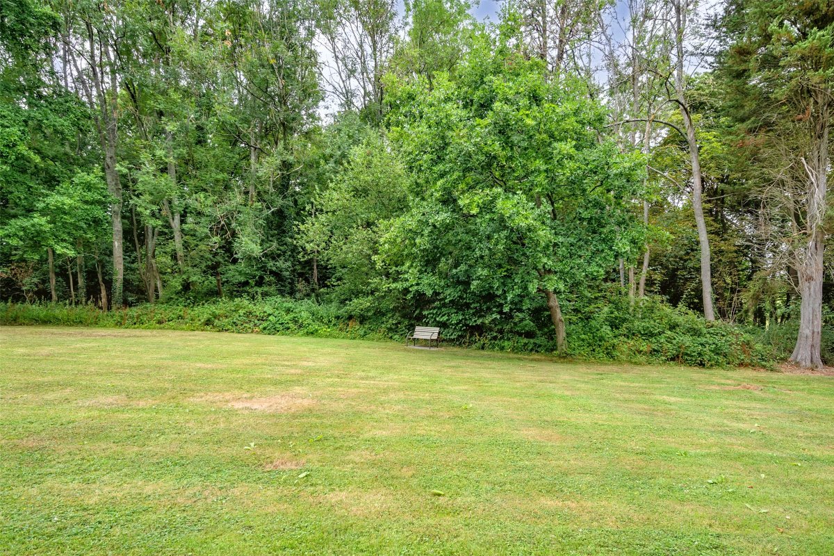 3 bedroom property for sale in Edenbrook Place, Blindley Heath