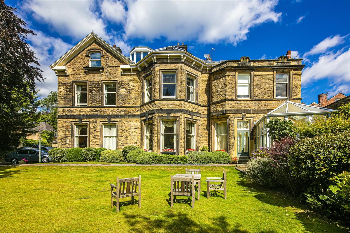 3 bedroom property for sale in Flat 3 Rock Mount, 402 Fulwood Road