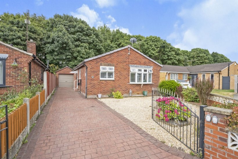 Pasture Close, Armthorpe, Doncaster 2 bedroom detached bungalow