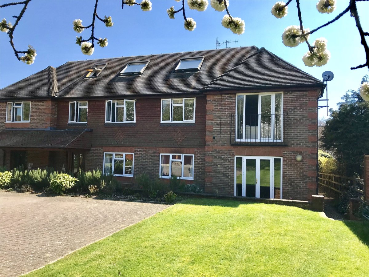 2 bedroom property to let in The Willows, 15 Bluehouse Lane, Oxted, RH8