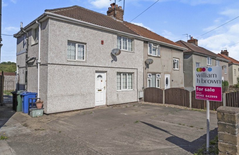 Broadway, Dunscroft, Doncaster 3 bedroom semidetached house