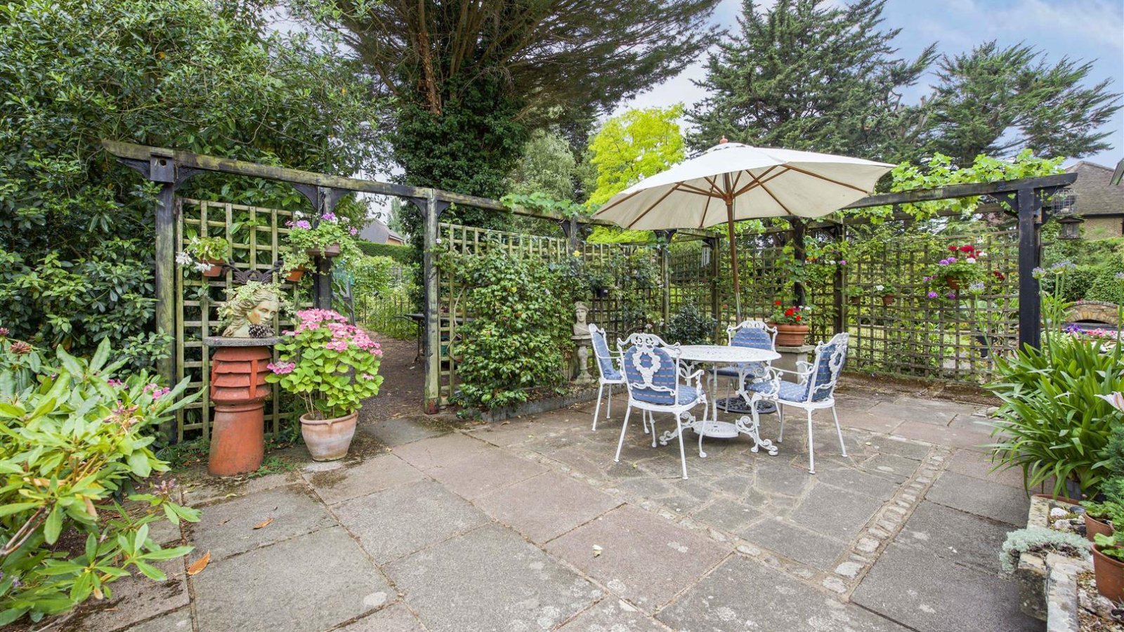 4 bedroom property for sale in Blossom Way, North Hillingdon £1,400,000