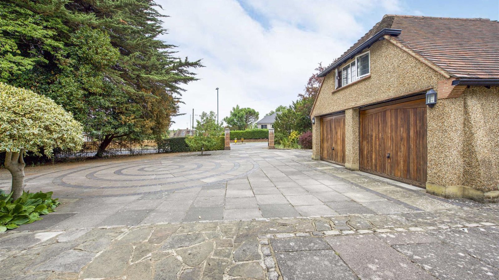 4 bedroom property for sale in Blossom Way, North Hillingdon £1,400,000