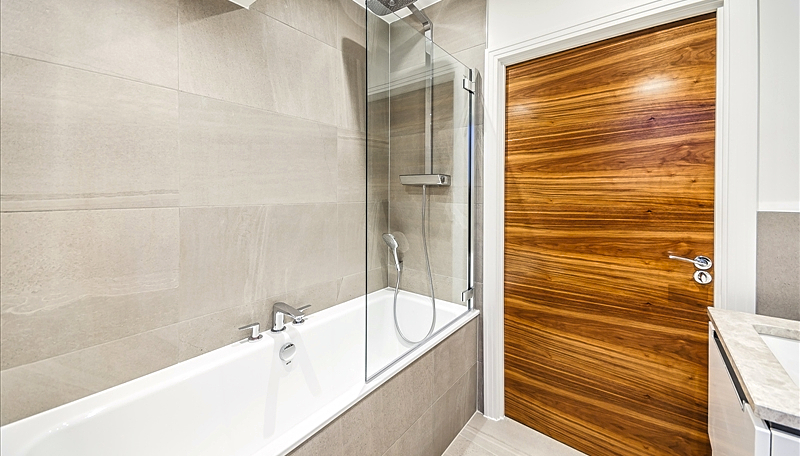 TWO BEDROOM PENTHOUSE  TO LET  RAINVILLE ROAD  FULHAM  W6 Image 9
