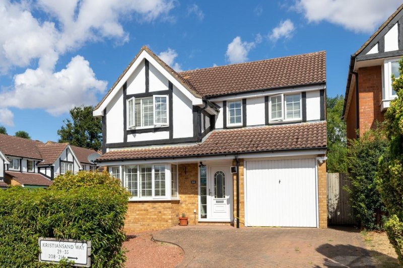 4 bedroom property for sale in Kristiansand Way, Letchworth Garden City Guide price £550,000