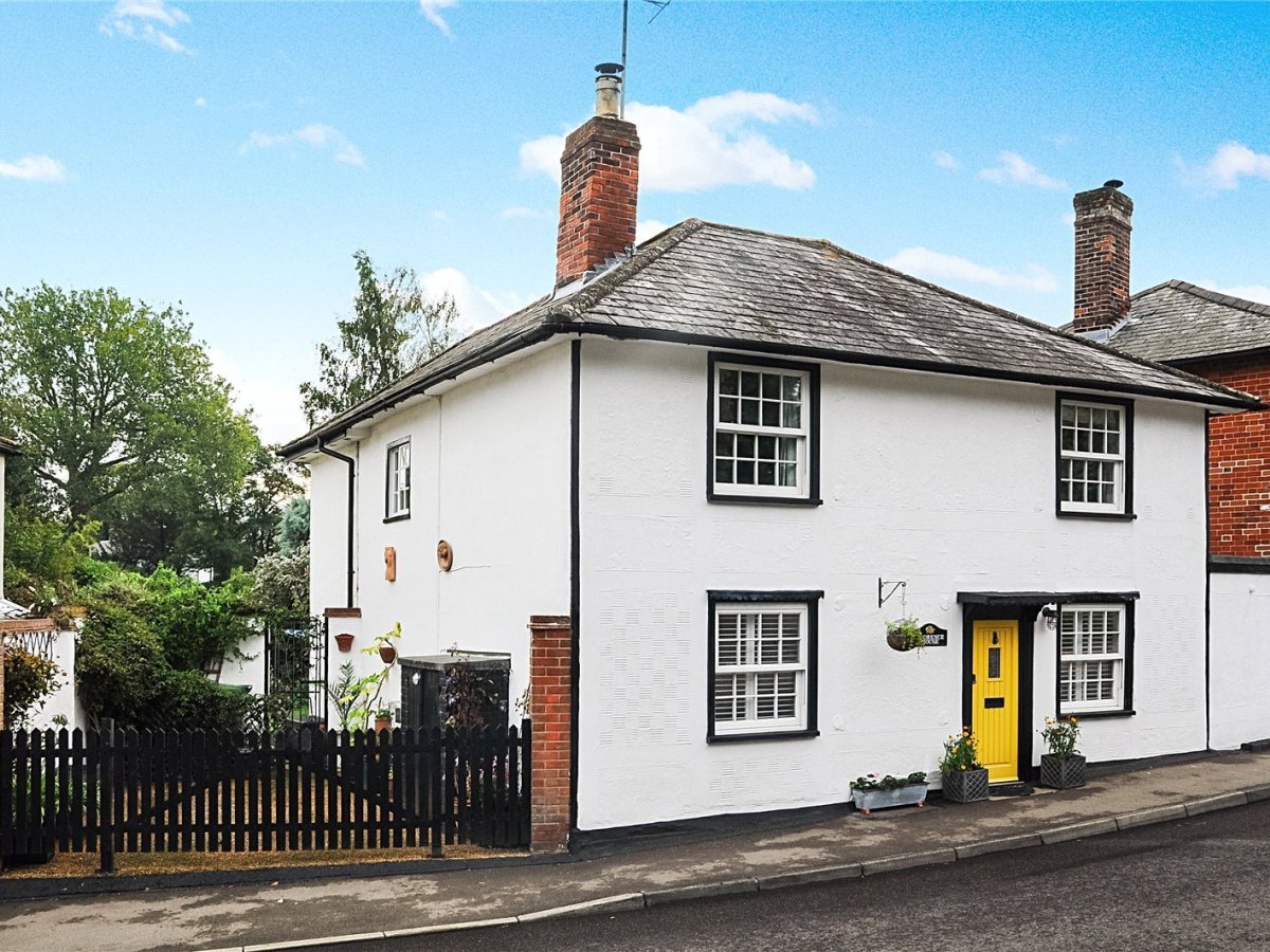 JacksonStops 3 bedroom property for sale in The Green, Finchingfield, Essex, CM7 Guide