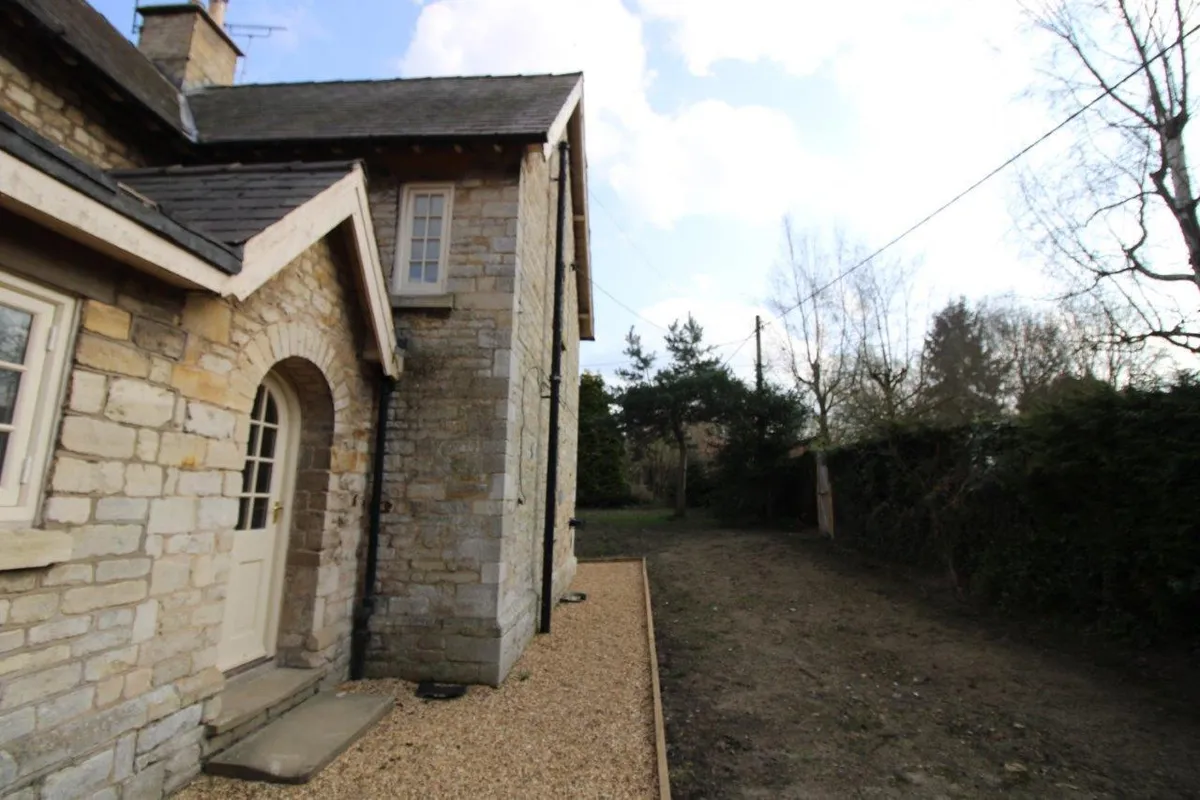 THE ROW, LITTLE PONTON, GRANTHAM