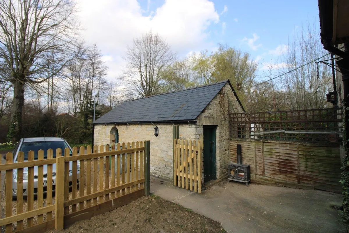 THE ROW, LITTLE PONTON, GRANTHAM