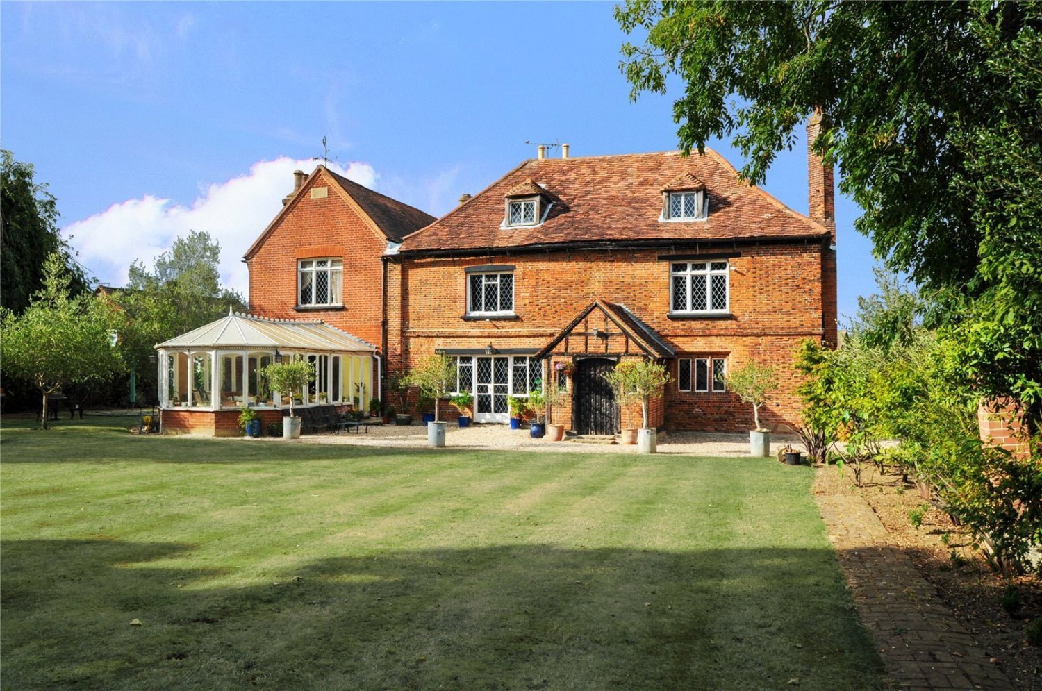 JacksonStops 9 bedroom property for sale in Runnymede Chase