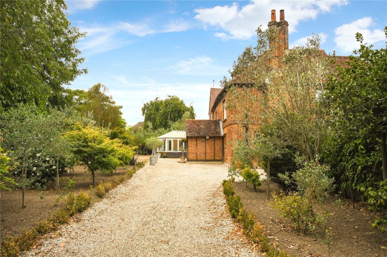 JacksonStops 9 bedroom property for sale in Runnymede Chase