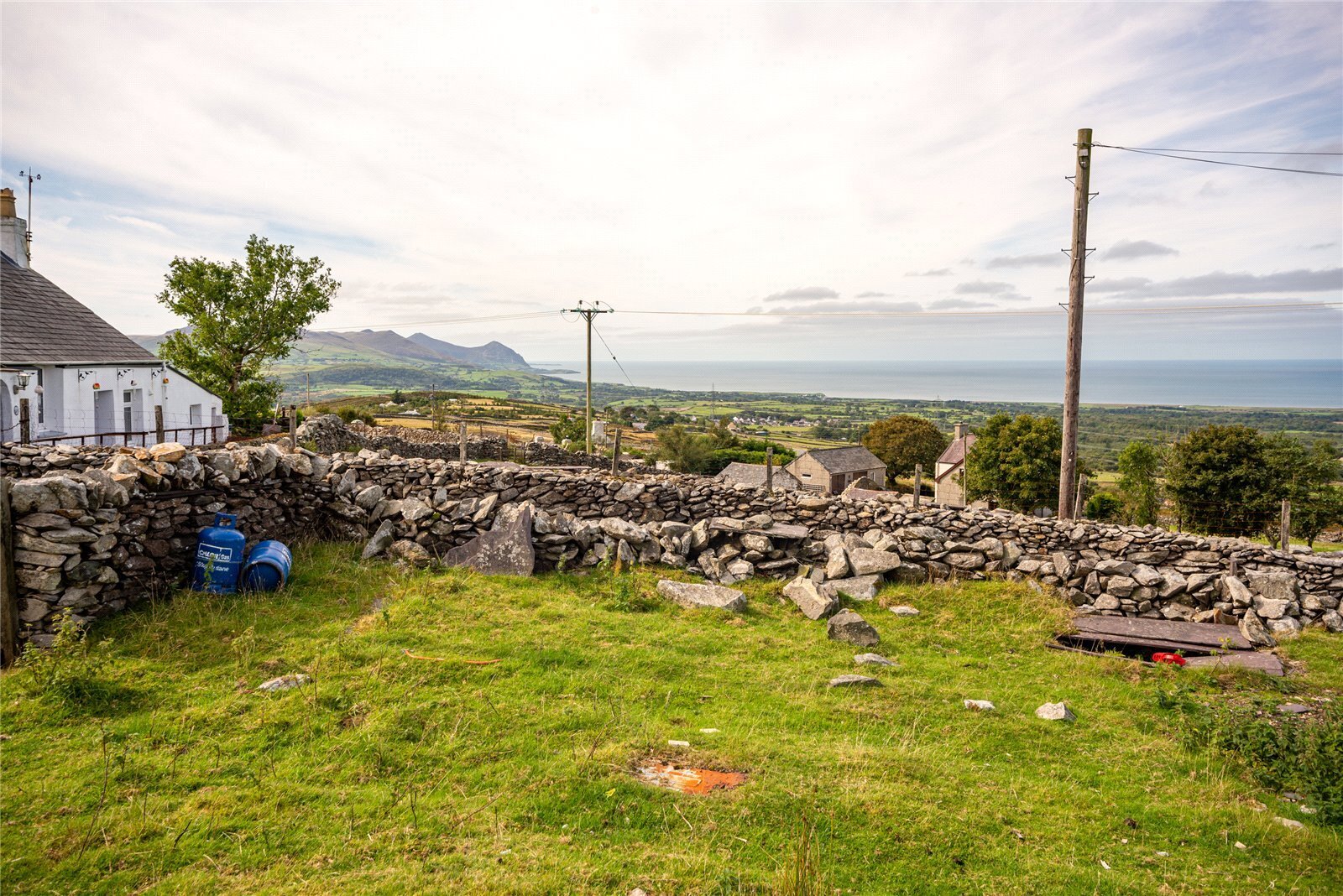 1 bedroom property for sale in Pencilan, Cilgwyn, Caernarfon, LL54