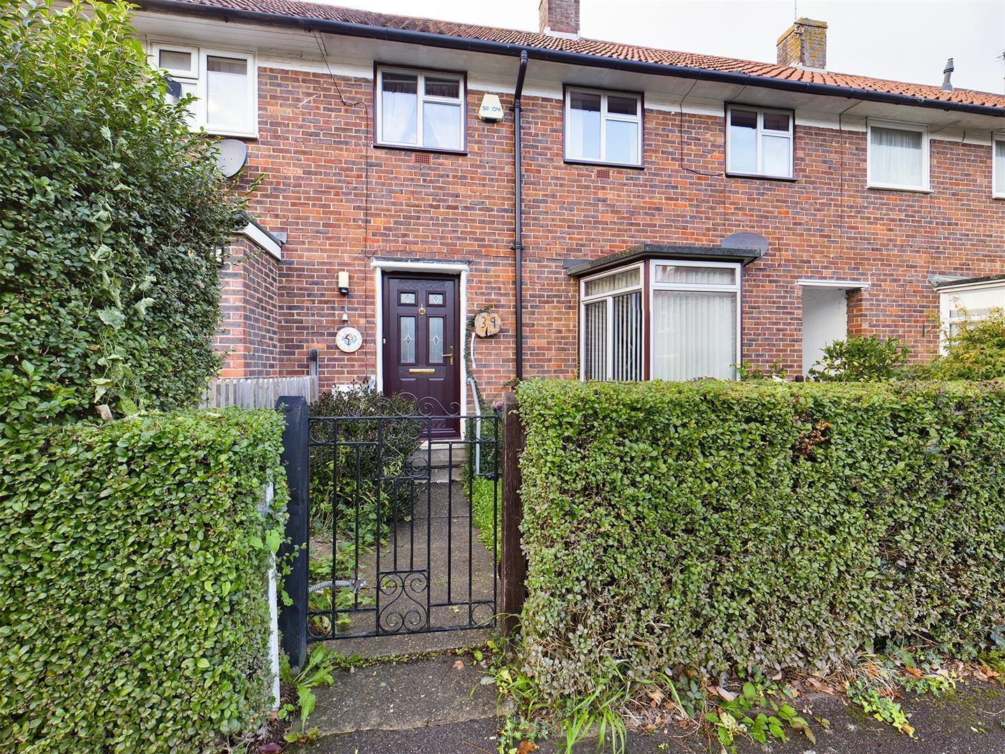 3 bedroom property for sale in Shaws Road, Northgate £339,950