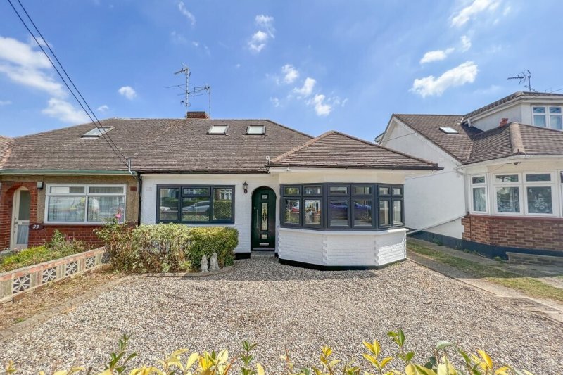 2 bedroom property for sale in Broadlands Avenue, Hockley Guide price