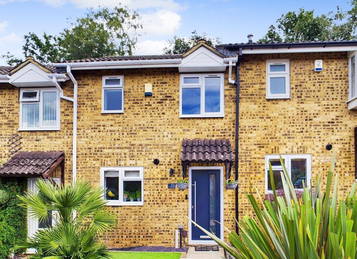 2 bedroom property for sale in Otford Close, Tollgate Hill £325,000