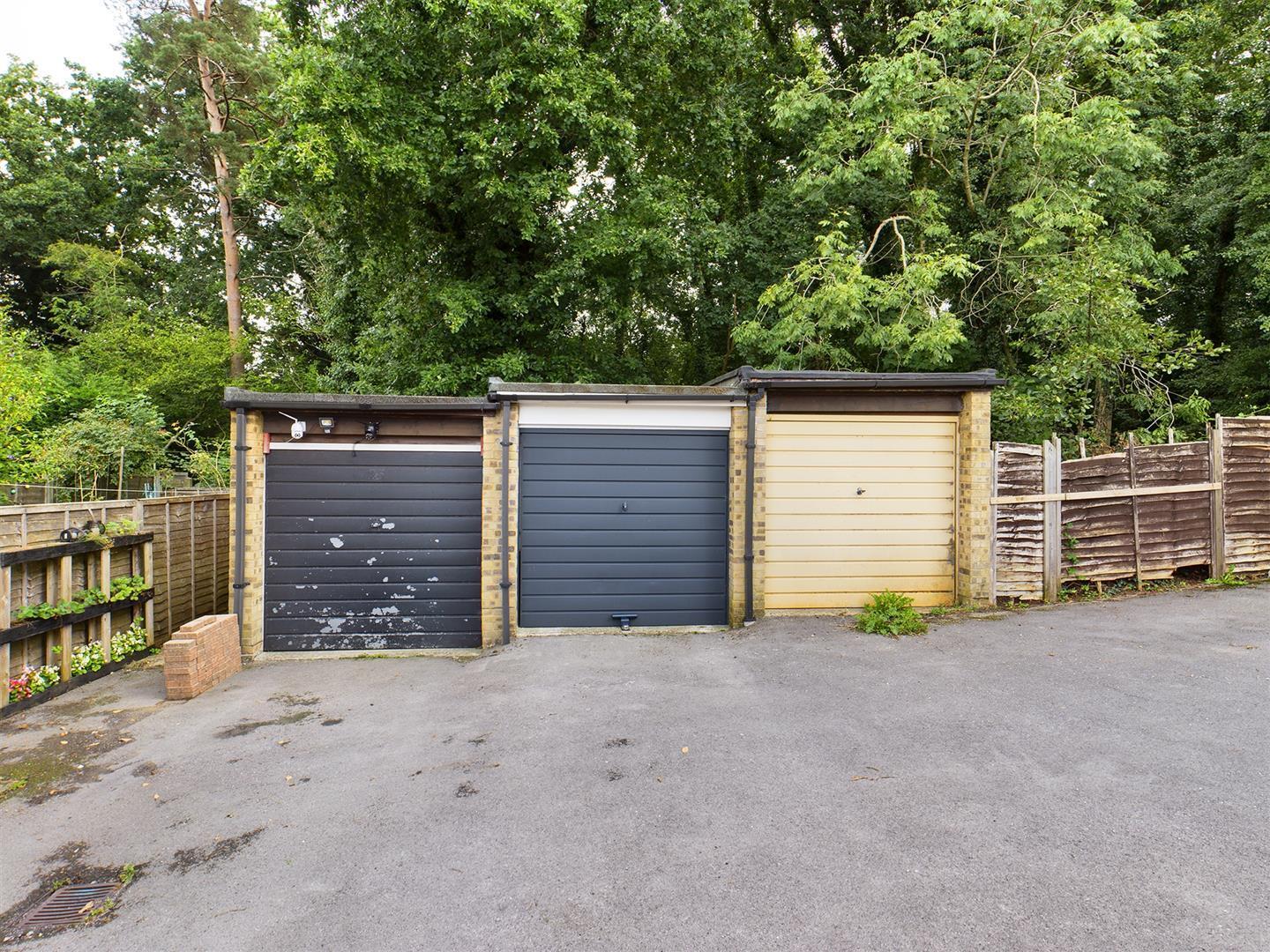 2 bedroom property for sale in Otford Close, Tollgate Hill £325,000