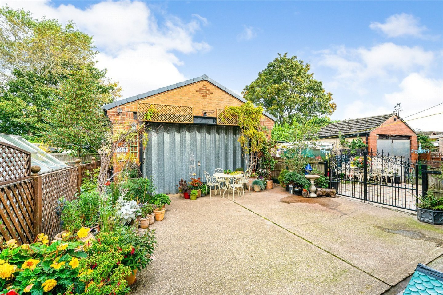 JacksonStops 3 bedroom property for sale in Lower Mickletown