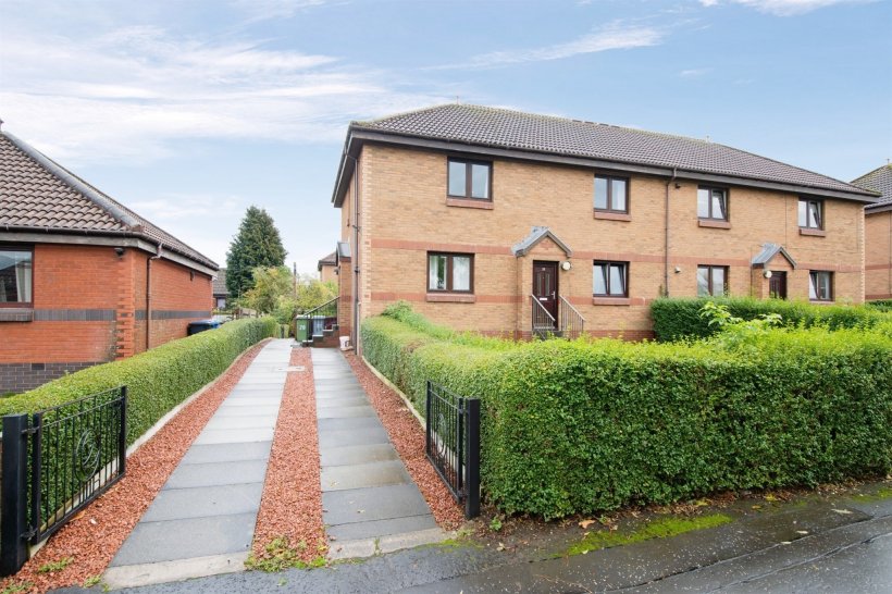 Westburn Avenue, Cambuslang, Glasgow 2 bedroom flat Allen & Harris
