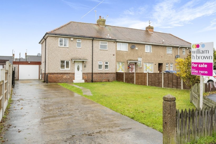 Central Drive, Bawtry, DONCASTER 3 bedroom semidetached house