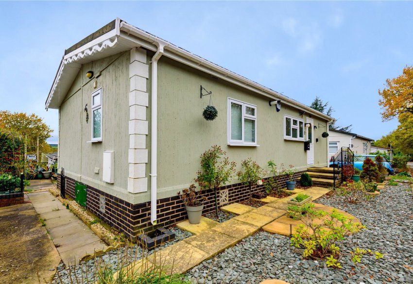 2-bedroom-property-for-sale-in-highley-park-homes-netherton-highley