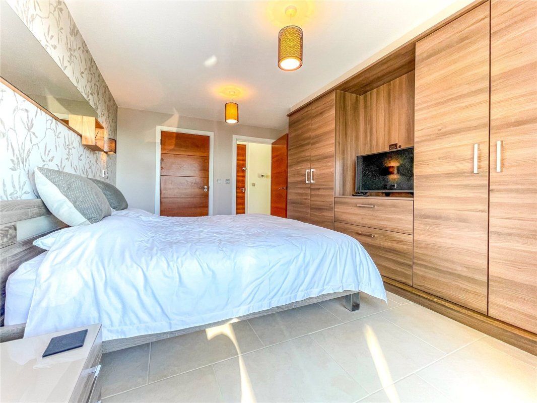 2 bedroom property for sale in Montague Road, Bournemouth, BH5 Guide