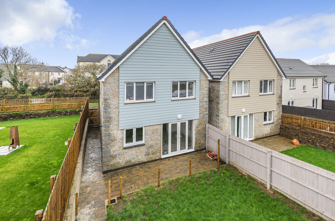 4 bedroom property for sale in Hidderley Park, Camborne, Cornwall, TR14