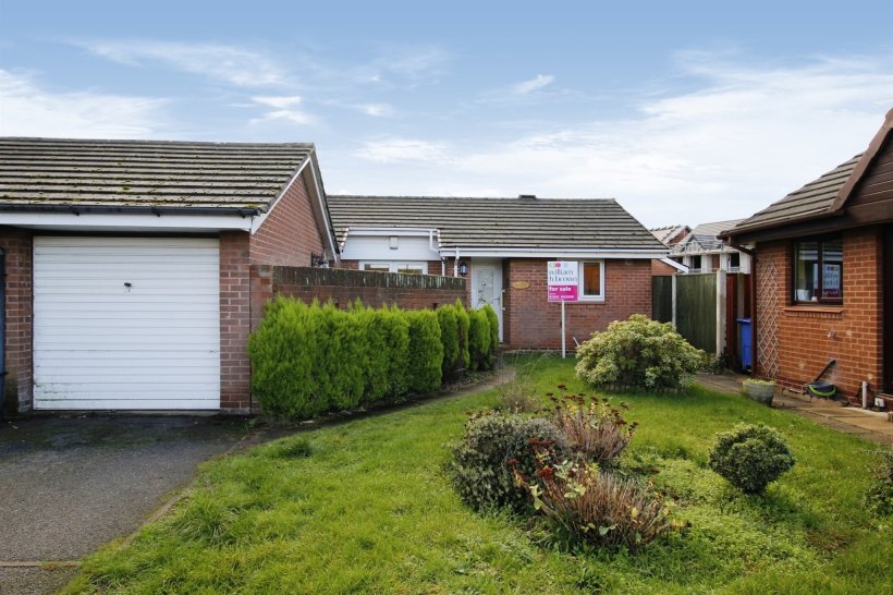 Broadwater Drive, Dunscroft, Doncaster 2 bedroom detached bungalow