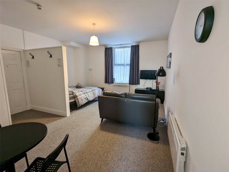 property to let in Victoria Road, Pembroke Dock, Pembrokeshire, SA72