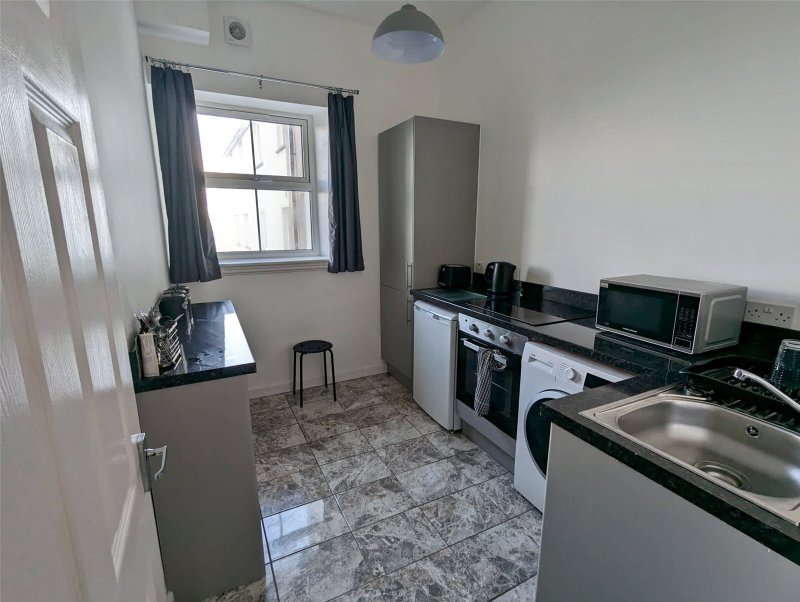 property to let in Victoria Road, Pembroke Dock, Pembrokeshire, SA72