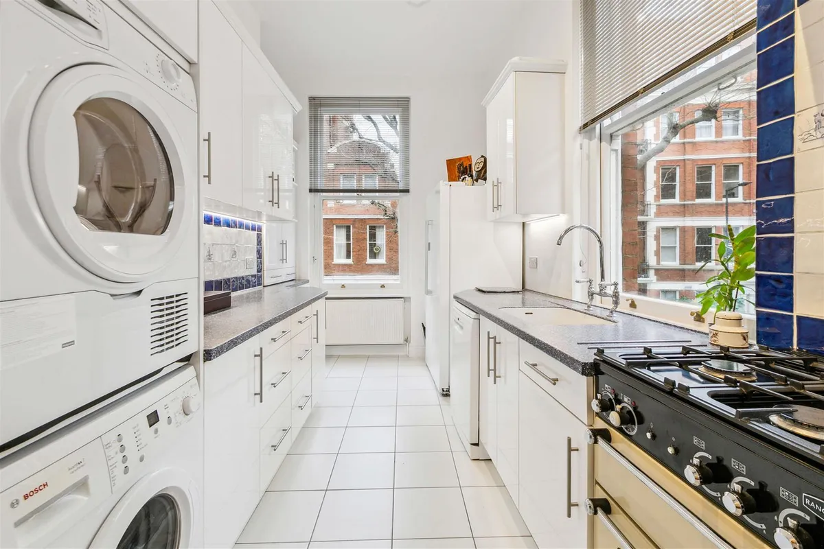 Fitzgeorge Avenue, London, W14
