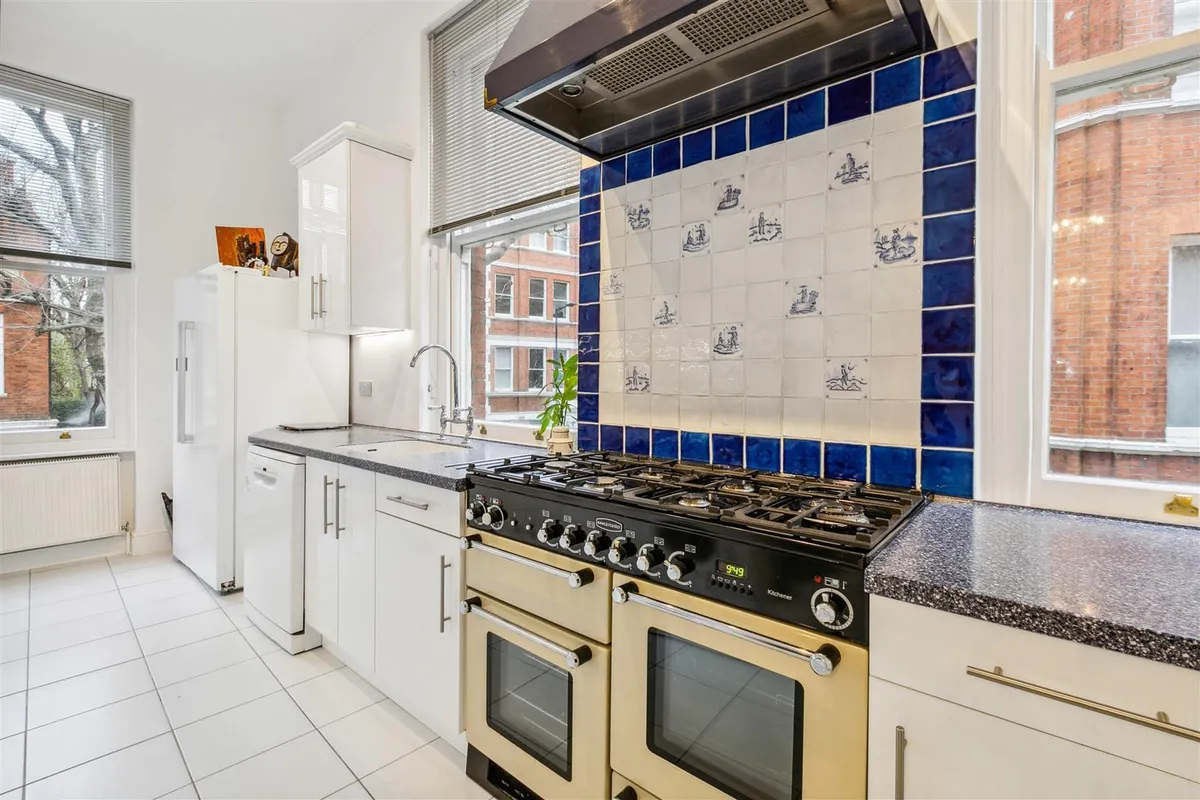 Fitzgeorge Avenue, London, W14