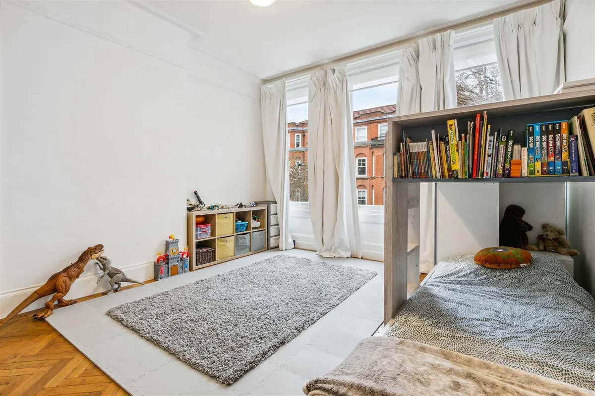 Fitzgeorge Avenue, London, W14