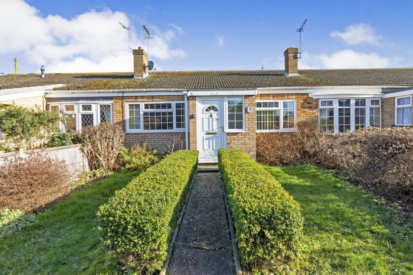 Lloyds Avenue, Kessingland, Lowestoft 2 bedroom terraced bungalow