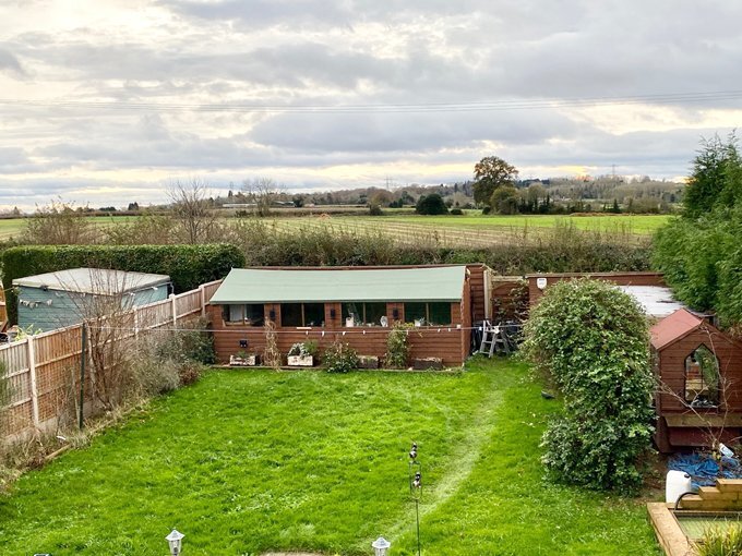 4 bedroom property for sale in Woodbury Close, Hartlebury, Worcestershire, DY11 Offers over £