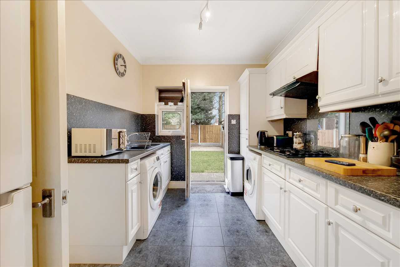 3 bedroom property for sale in Coleman Road, Essex £395,000