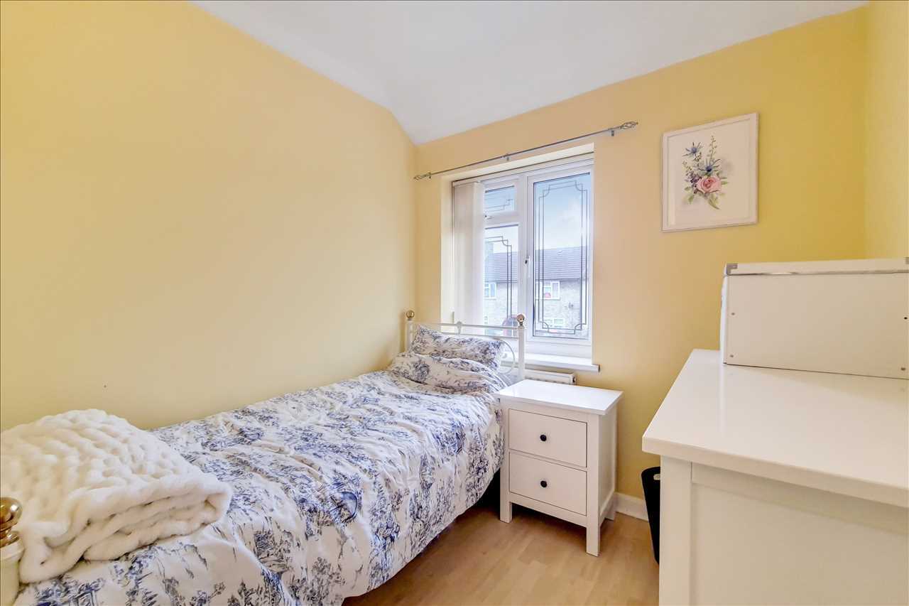 3 bedroom property for sale in Coleman Road, Essex £395,000