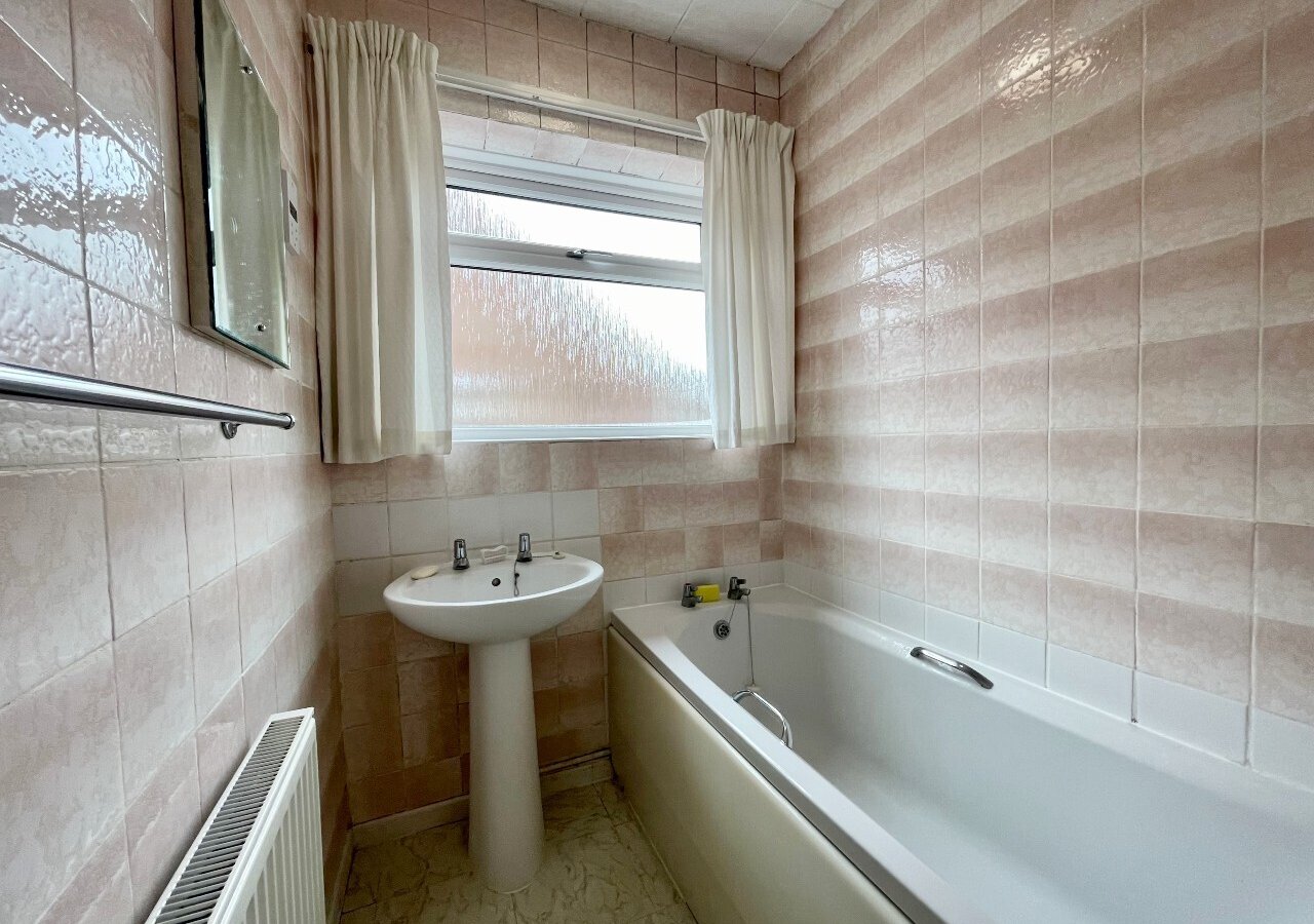 2 bedroom property for sale in Bapton Close, Exmouth Guide price £350,000