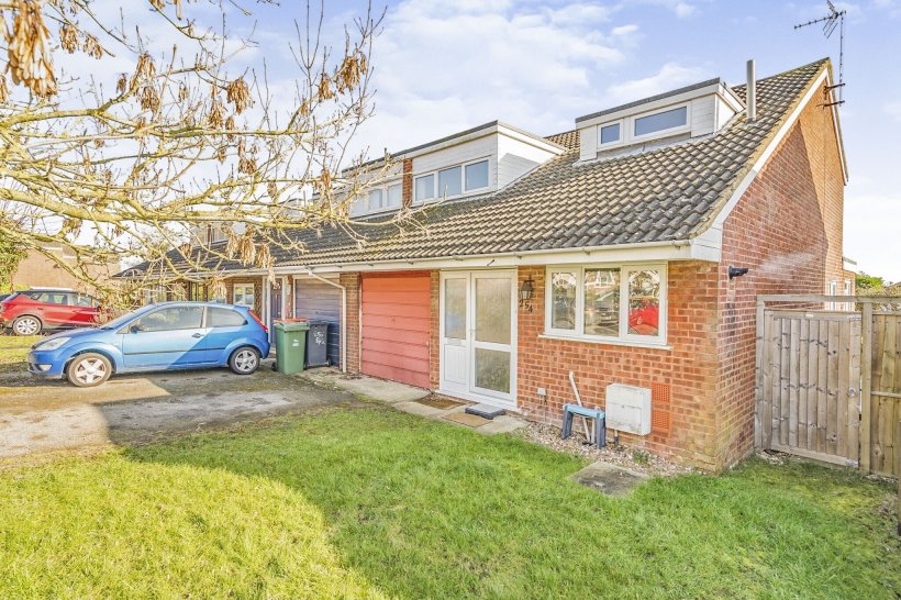 Bideford Green, Linslade, Leighton Buzzard 3 bedroom end of terrace