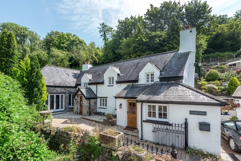 Properties for sale from Yelverton branch, Mansbridge Balment.