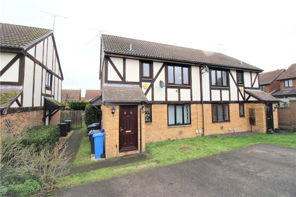 1 bedroom property for sale in Rokes Place, Yateley, GU46 £210,000