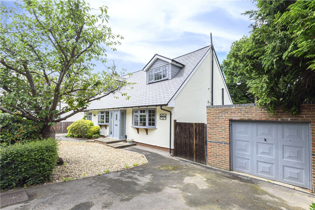 4 bedroom property for sale in Vigo Lane, Yateley, GU46 Offers in