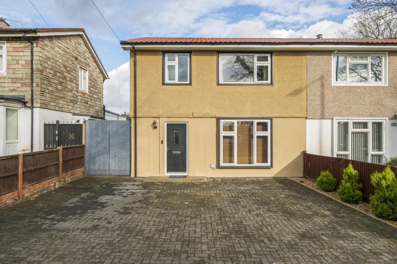 3 bedroom property for sale in Headstone Lane, Harrow, HA3 £450,000