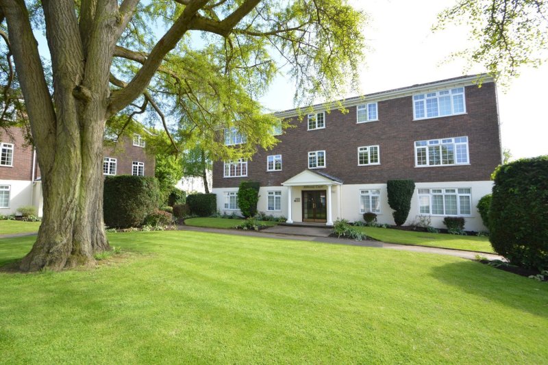 1 bedroom property to let in Hillcrest Court, Hillcrest, WEYBRIDGE