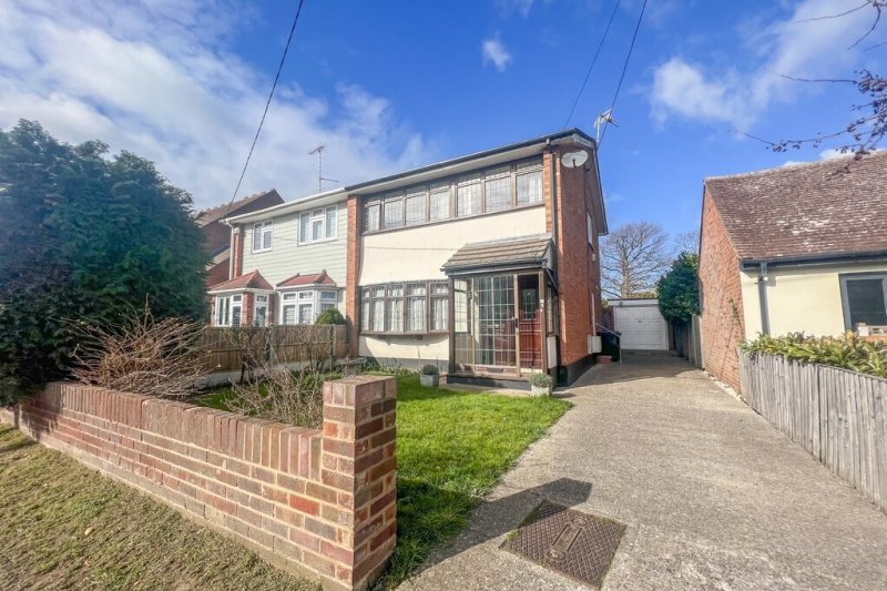 3 bedroom property for sale in Highams Road, Hockley £425,000