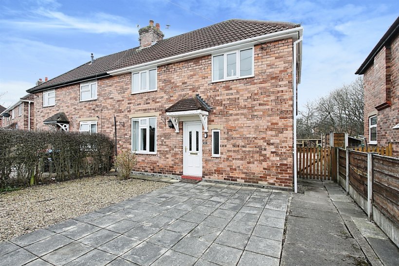Nicholas Avenue, Rudheath, Northwich 3 bedroom semidetached house