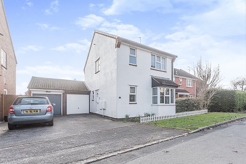 Chatton Close, Lower Earley, Reading 3 bedroom detached house Roger