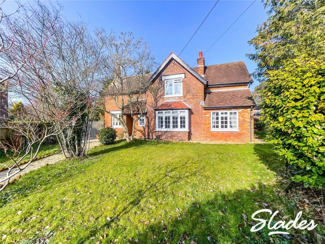 3 bedroom property for sale in Burley Road, Bransgore, Christchurch