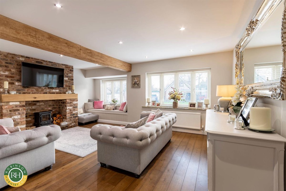 4 bedroom property for sale in The Cobblestones High Street, Barnburgh